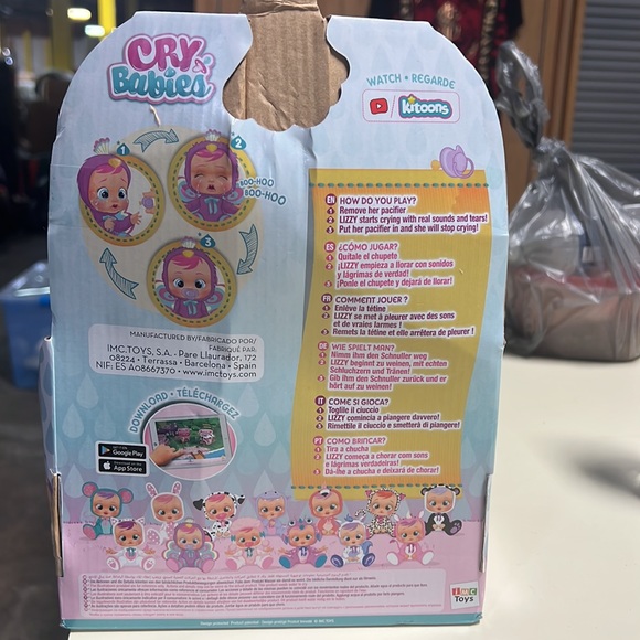 NIB Cry Babies Lizzy Baby Doll - Peacock cries real tears, realistic baby sounds - Picture 3 of 5